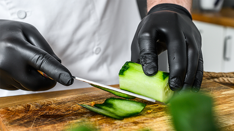 Los guantes de nitrilo desechables elevan los estándares de seguridad alimentaria